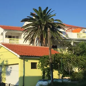 apartmani-paulina.primorje-gorskikotar.com/